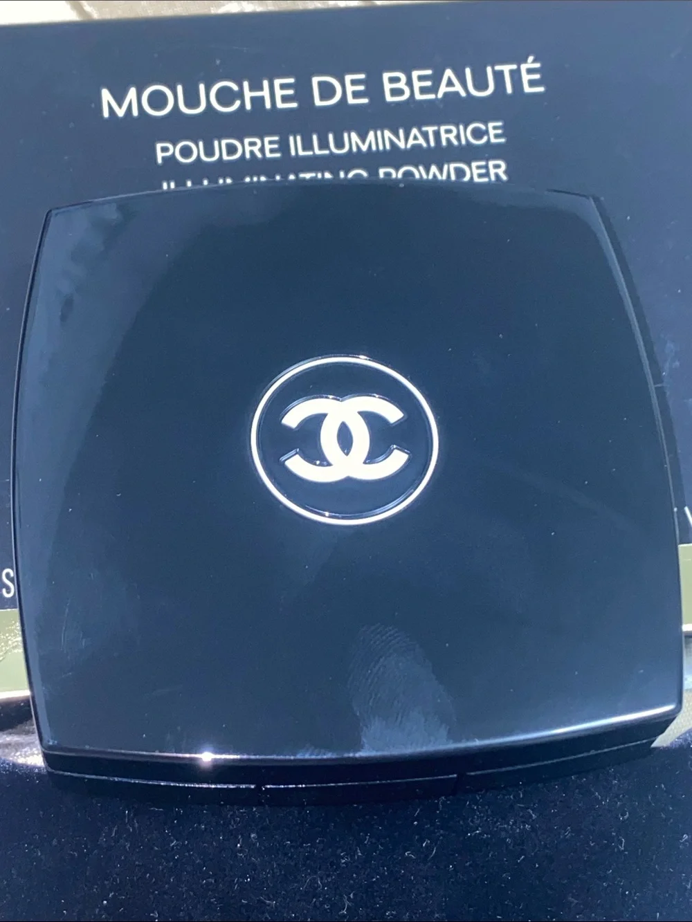 CHANEL exclusive edition New Illuminating Powder Compact - Golden Beige Glow